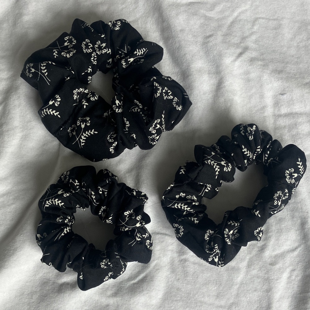 Floral Black Scrunchie Set